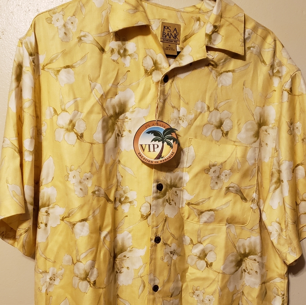 Jo's A. Banks 100% silk Hawaiian size m shirt